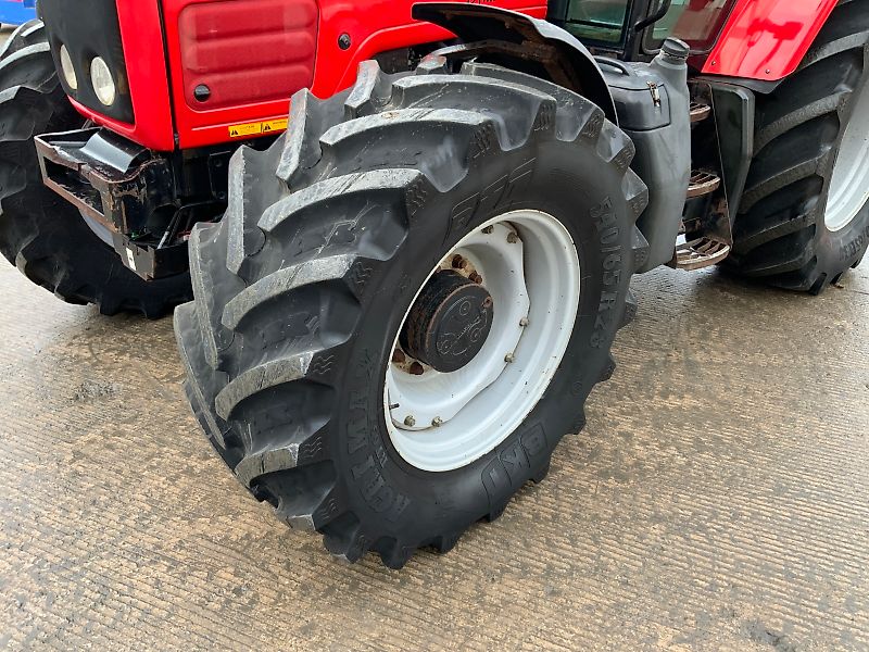 Massey Ferguson 6480 DYNA-6 Tractor (ST24945)