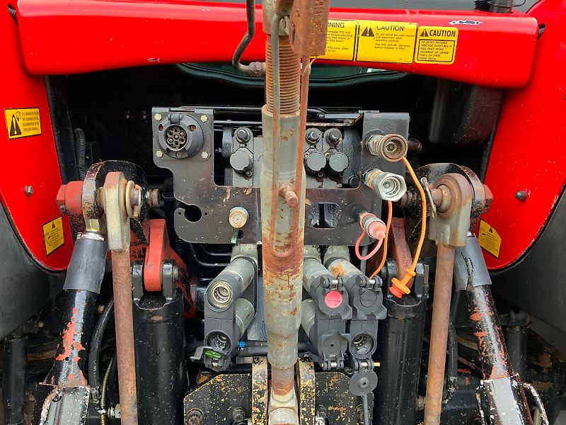 Massey Ferguson 6480 DYNA-6 Tractor (ST24945)