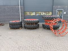 Fendt Cultuurwielen 340/85 R48 en  320/90 R32 met dubbellucht
