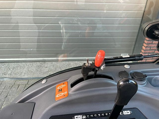 Solis 26 HST minitractor CABINE (optie zoustrooier, sneeuwschuif)