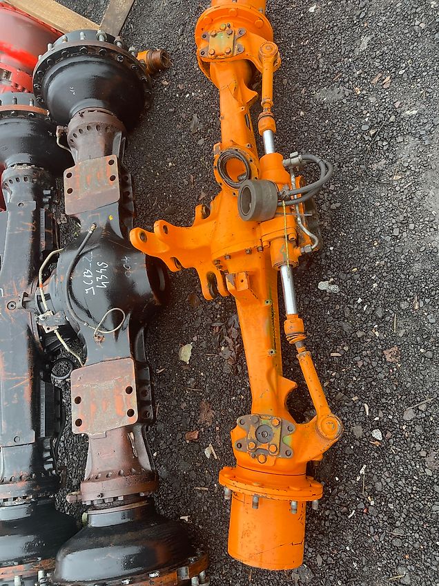 John Deere 6125R 6130R - oś przednia 735/303 - obudowa osi długa - AL209972 730 (Części zamienne)