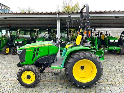 John Deere 3038E