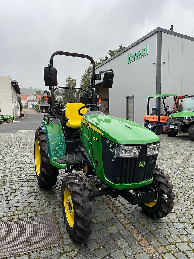 John Deere 3038E