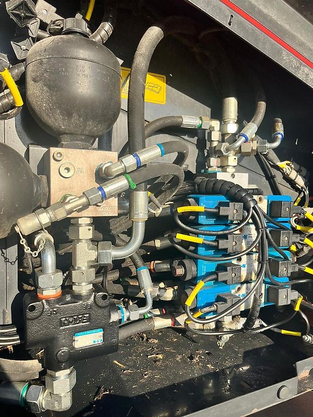 Kuhn 14.2 CS / Futtermischwagen / 2 Schnecken