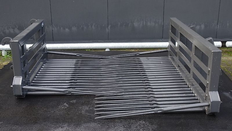 Hofstede Tegelriek verhoogde zijtanden stenenriek puinriek tegel stenen puin riek met model Euro / Giant of Weidemann aankoppeling