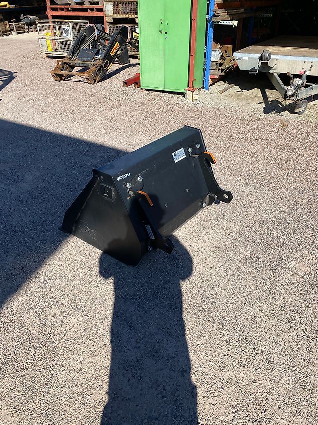 Giant Schaufel BOH M 16 von Alö/Quicke