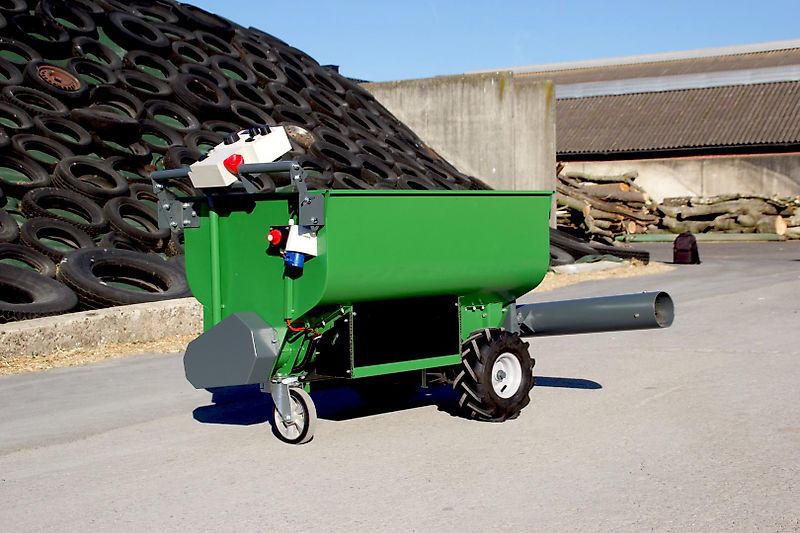 Elektrisch angetriebener Futterwagen mit Förderschnecke Rinder 400L