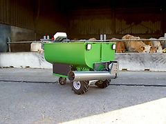 Elektrisch angetriebener Futterwagen mit Förderschnecke Rinder 400L