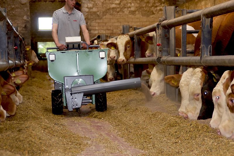 Elektrisch angetriebener Futterwagen mit Förderschnecke Rinder 400L