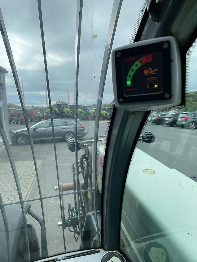 Claas Scorpion 7045 PLUS Varipower reparaturbedürftig