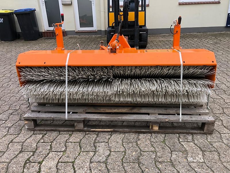 Iseki Iseki KM 170 Frontkehrmaschine * Winterdienst * UNBENUTZT