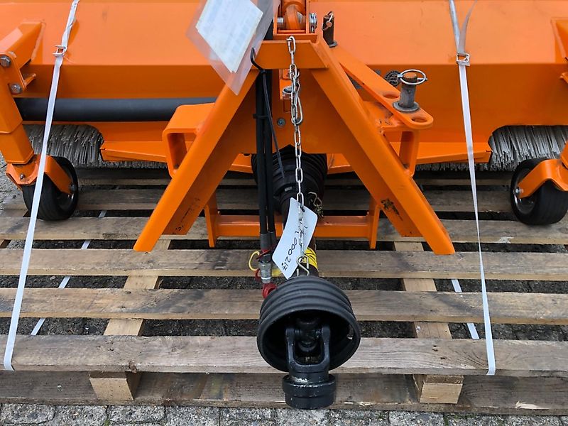 Iseki Iseki KM 170 Frontkehrmaschine * Winterdienst * UNBENUTZT