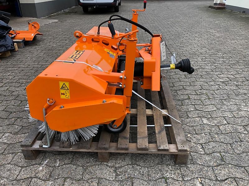 Iseki Iseki KM 170 Frontkehrmaschine * Winterdienst * UNBENUTZT