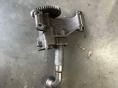 John Deere ENGINE OIL PUMP (used) - John Deere 7R, 8R, 8030