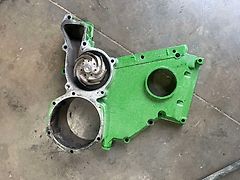 John Deere Cover water pump (used) - John Deere 7R, 8R, 8030