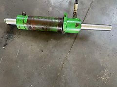 John Deere STEERING CYLINDER (used) - John Deere 6020, 6030