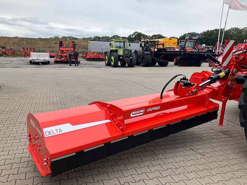 Maschio Butterfly-Mulcher Delta 830 und Front-Mulcher Bufalo 280