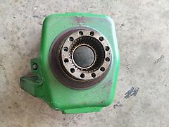 John Deere HUB,DRIVE AXLE (used) - John Deere 6020, 6030, 7020, 7030