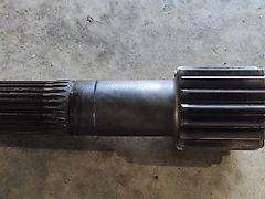 John Deere SUNGEAR SHAFT (used) - John Deere 6000,6010,7000,7005