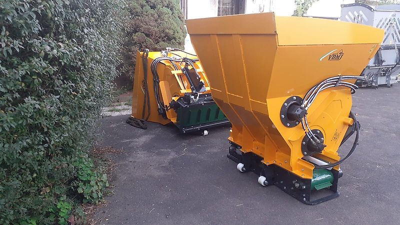 VDMJ CV2R-1700 Liegeboxen Einstreumaschine Mais - TMR Verteilschaufel Kompostverteiler