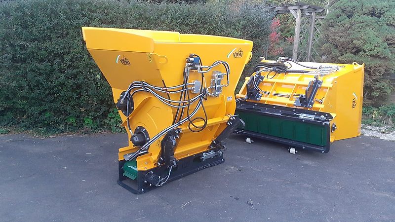 VDMJ CV2R-1700 Liegeboxen Einstreumaschine Mais - TMR Verteilschaufel Kompostverteiler