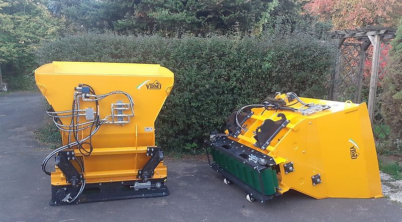 VDMJ CV2R-1700 Liegeboxen Einstreumaschine Mais - TMR Verteilschaufel Kompostverteiler
