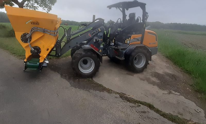 VDMJ CV2R-1700 Liegeboxen Einstreumaschine Mais - TMR Verteilschaufel Kompostverteiler