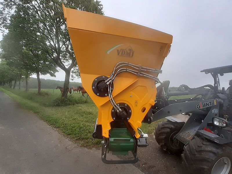 VDMJ CV2R-1700 Liegeboxen Einstreumaschine Mais - TMR Verteilschaufel Kompostverteiler