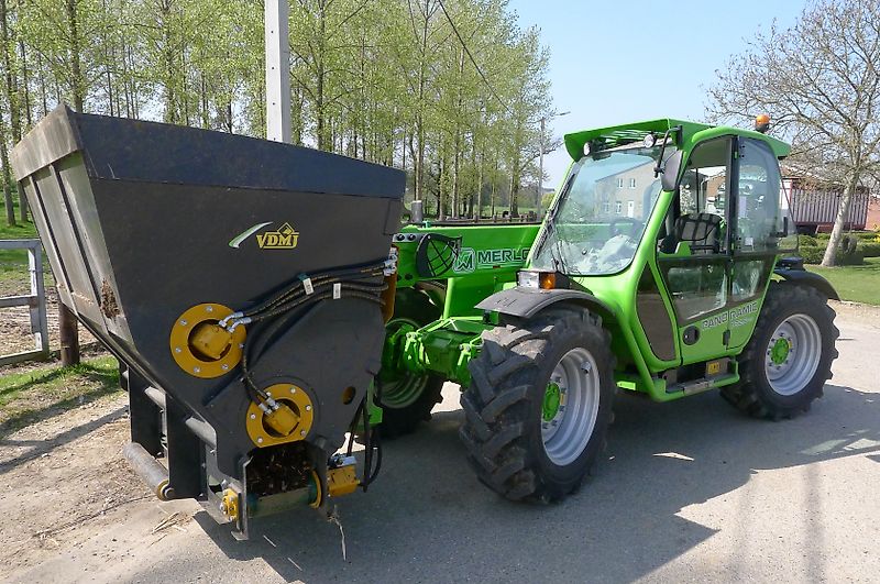 VDMJ CV2R-1700 Liegeboxen Einstreumaschine Mais - TMR Verteilschaufel Kompostverteiler