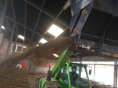 VDMJ CV2R-1700 Liegeboxen Einstreumaschine Mais - TMR Verteilschaufel Kompostverteiler