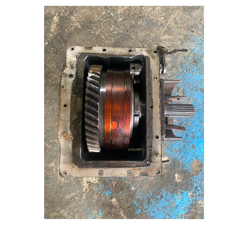 John Deere FRONT WHEEL DRIVE CLUTCH (used) - John Deere 6000, 6010