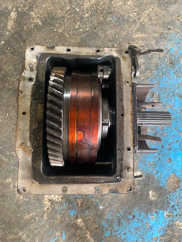 John Deere FRONT WHEEL DRIVE CLUTCH (used) - John Deere 6000, 6010