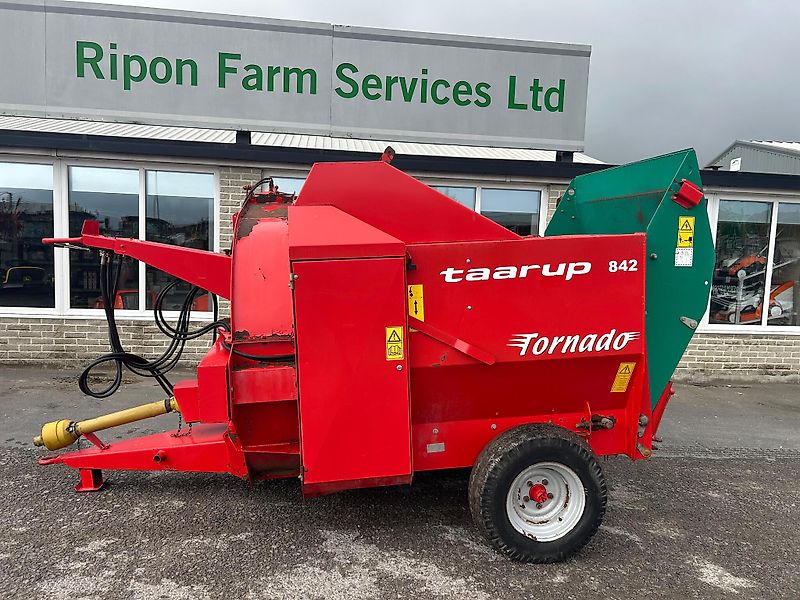 Taarup 842 Tornado