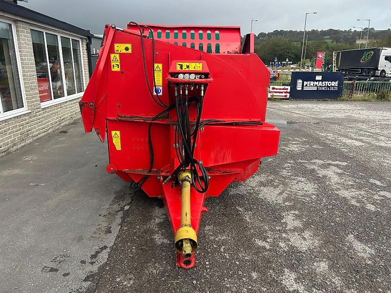Taarup 842 Tornado