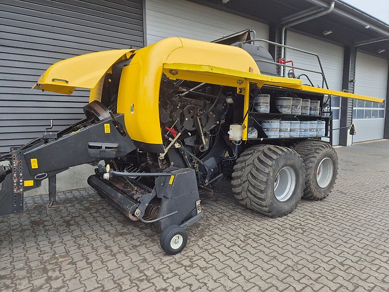 New Holland BB9060