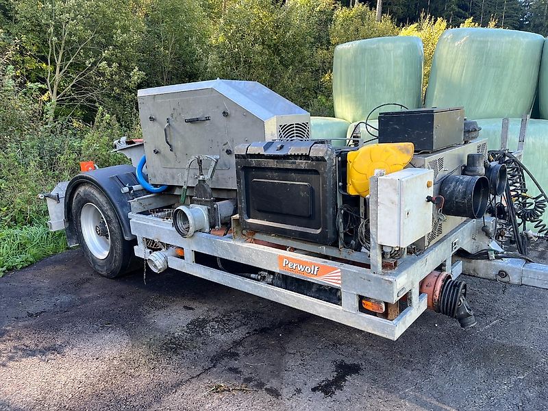 Perwolf Pumpenanhänger für Gülleverschlauchung