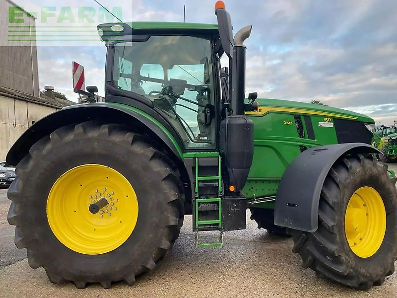 John Deere 6r250