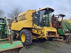 New Holland TX65 Brandschaden Teilespender