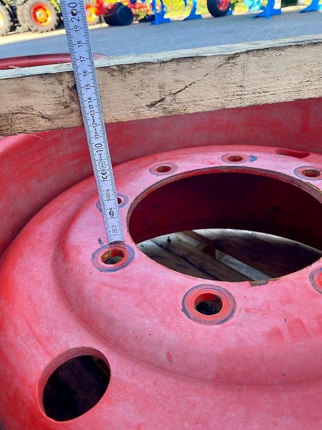 Claas Felgen Satz Vorne 14-24, 8-Loch, 275