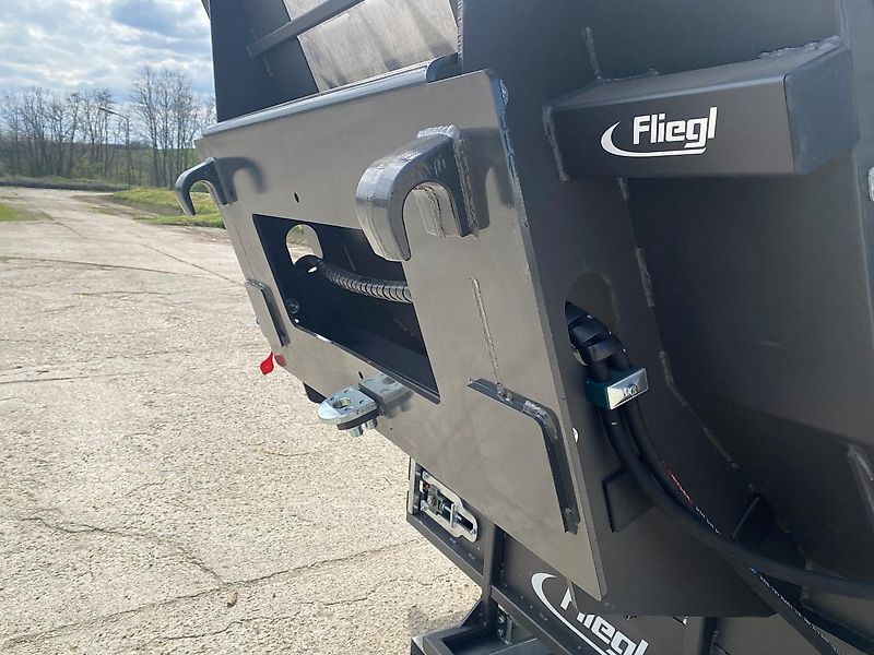 Fliegl Bála bontó és beszóró kanál