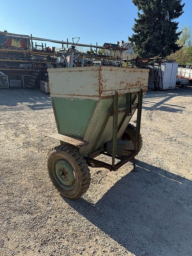 Unbekannt Reihen-Düngerstreuer / Sandstreuer