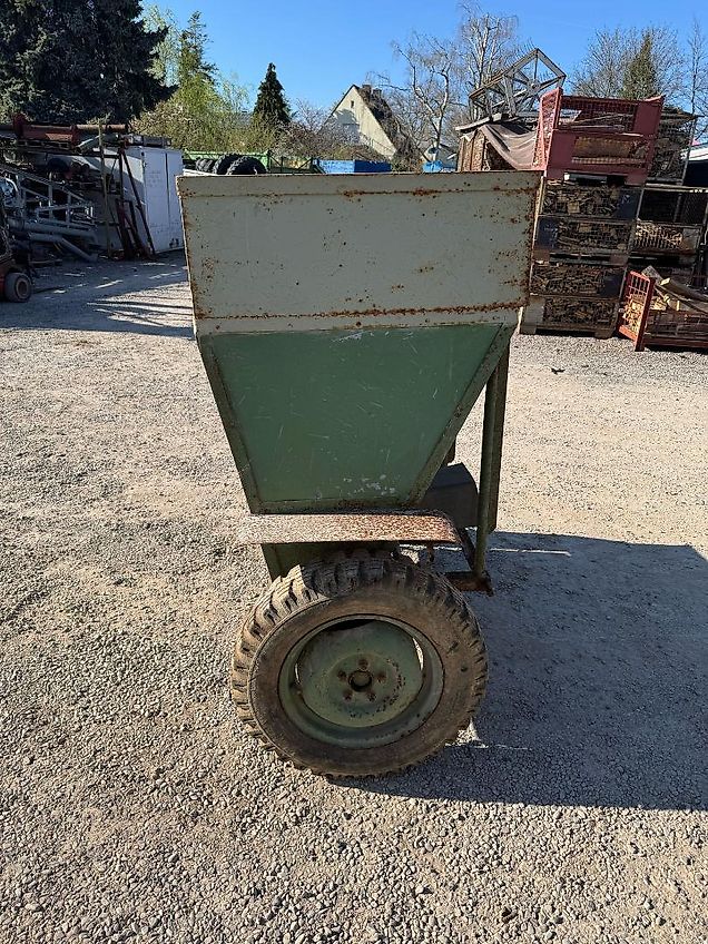 Unbekannt Reihen-Düngerstreuer / Sandstreuer