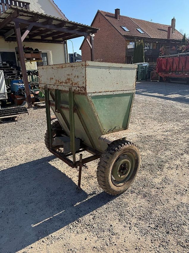 Unbekannt Reihen-Düngerstreuer / Sandstreuer