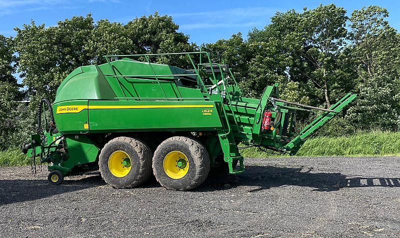 John Deere L624