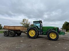John Deere 8200 mit Kippermulde