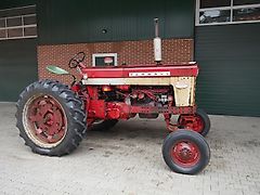 Case IH IHC Farmall 560