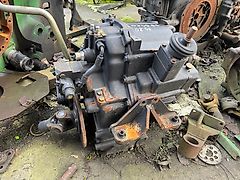 John Deere 3200 3215 3220 3415 3420 - skrzynia biegów AZ54187 CKA70671 (Części zamienne)