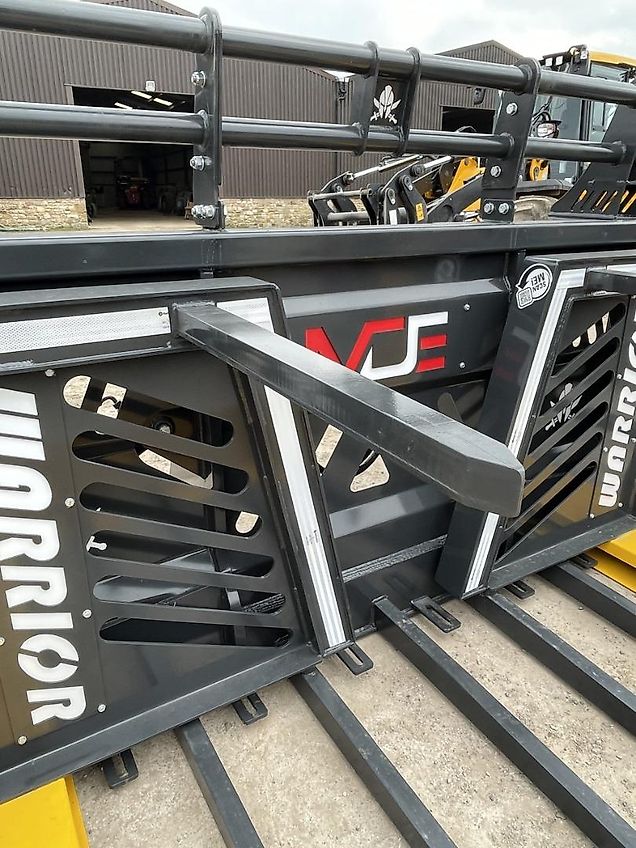 MDE NEW Warrior Folding Fork