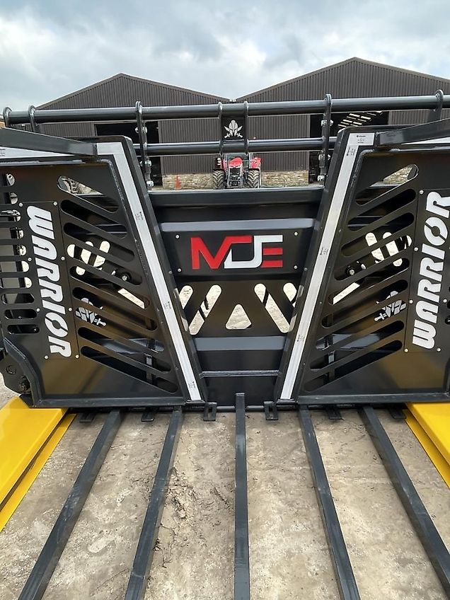 MDE NEW Warrior Folding Fork