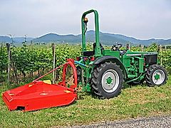 Humus Kreiselmulcher HKN 850, HKN 950, HKN 1000, HKN 1200, HKN 1500. Das HKN arbeitet auch bei relativ hohen Fahrgeschwindigkeiten problemlos